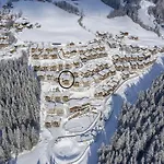 Dağ evi With Access, Neukirchen