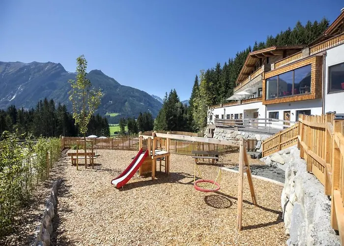 With Access, Neukirchen Chalet *